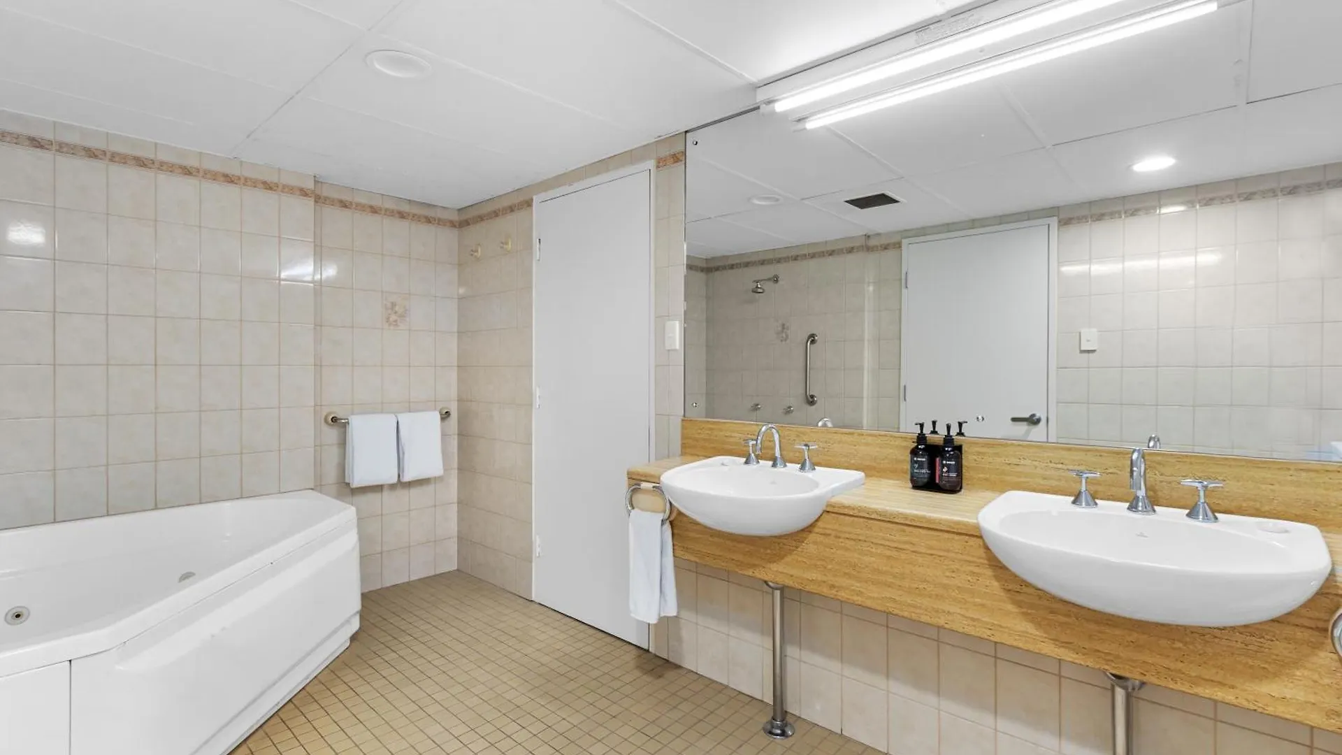 Comfort Hotel Adelaide Meridien North Adelaide